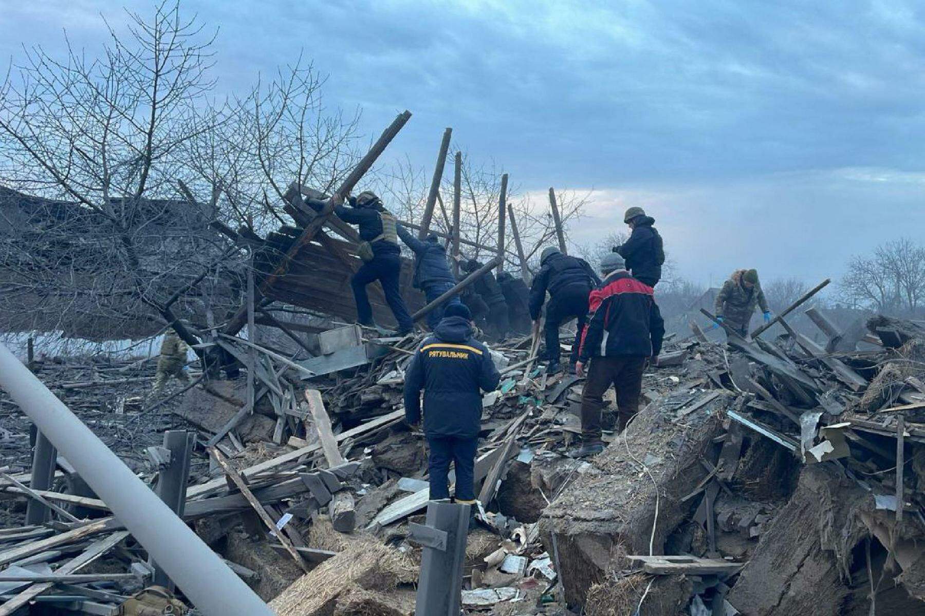 Ukraine | Elf Tote, Darunter Fünf Kinder, Bei Russischem Beschuss In ...