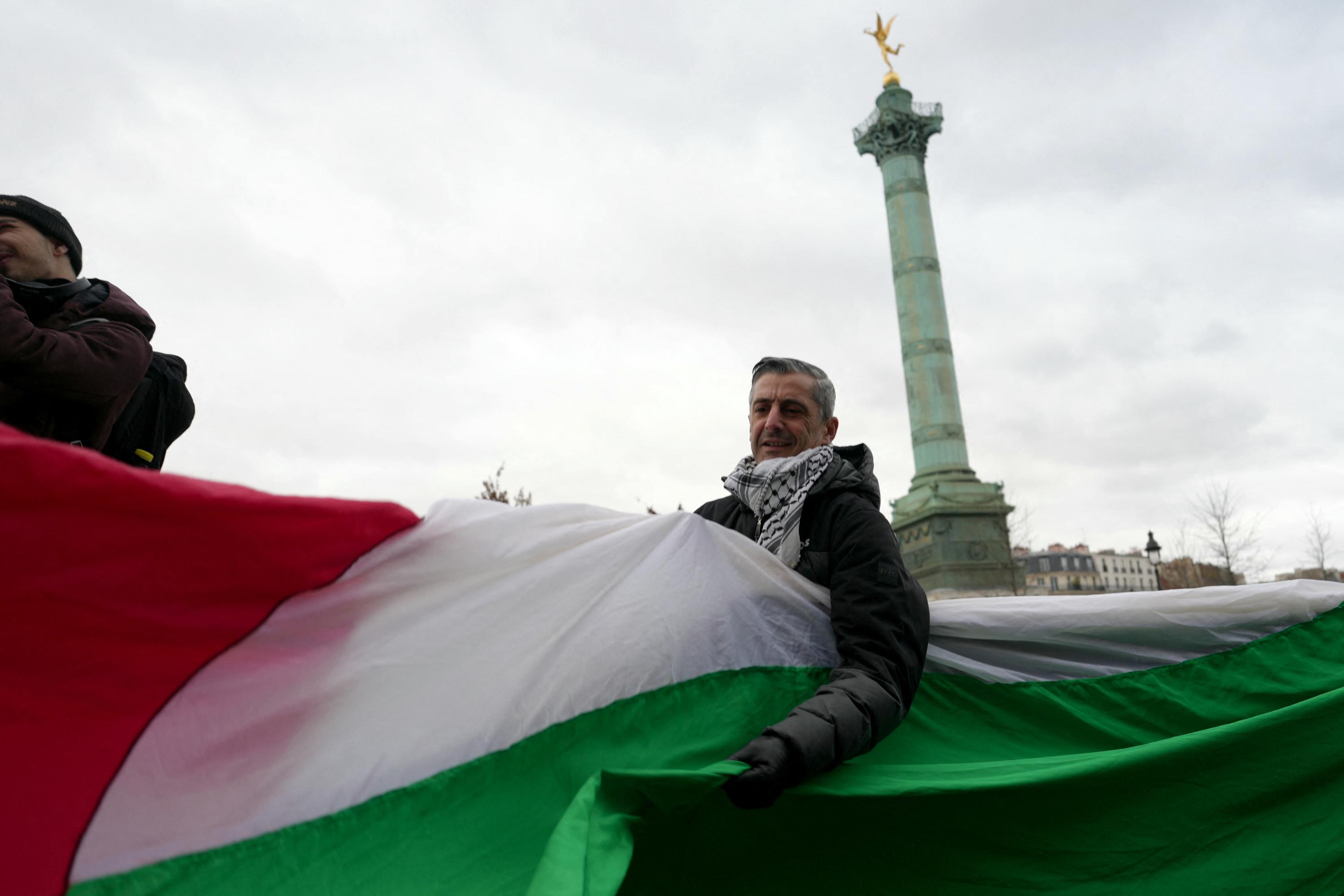 «stop genocide» : à paris et en région, des manifestants ont réclamé un cessez-le-feu dans la bande de gaza