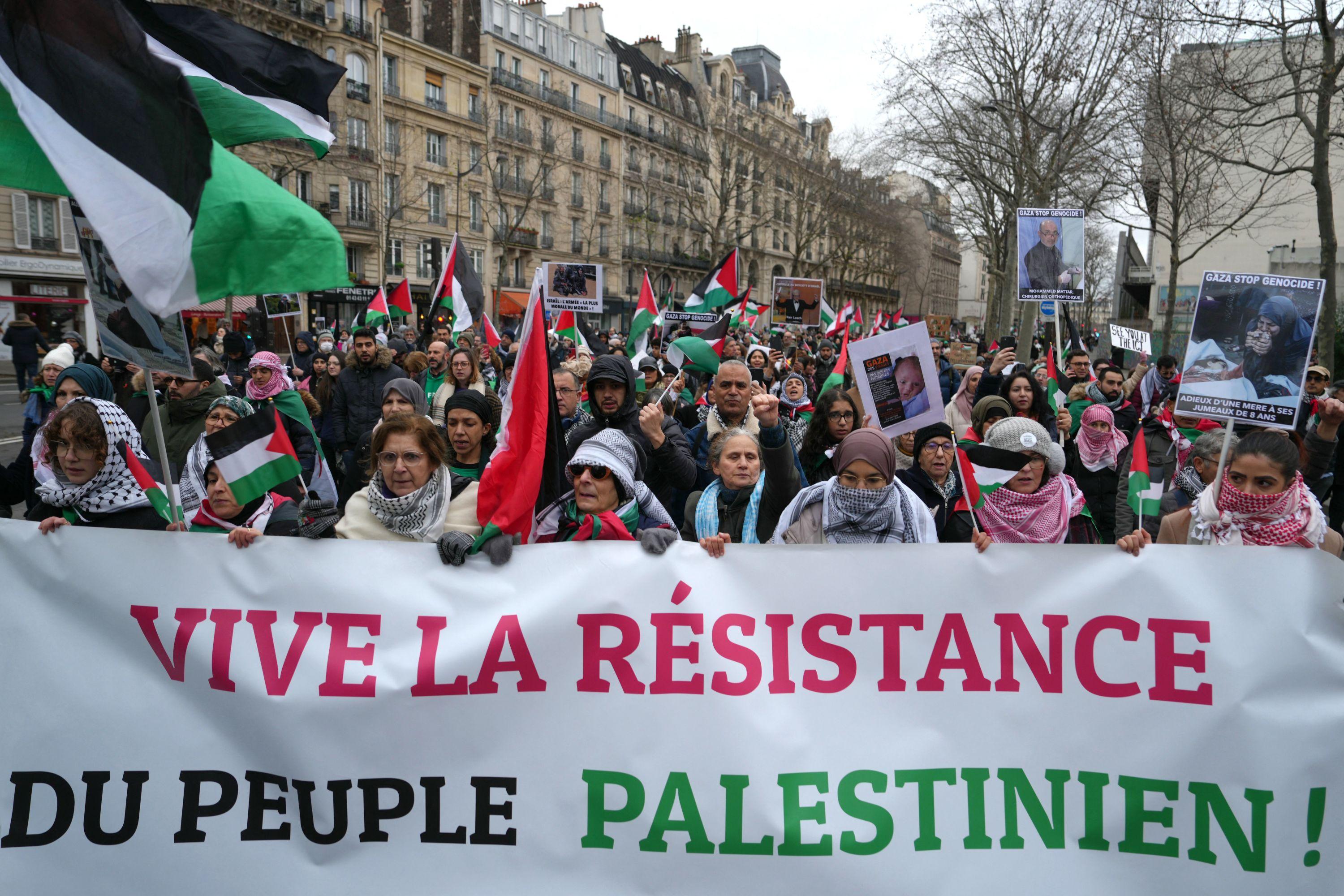 «stop genocide» : à paris et en région, des manifestants ont réclamé un cessez-le-feu dans la bande de gaza