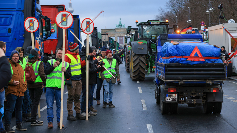 bajban a német kormány, traktorok ezrei bénították meg berlint