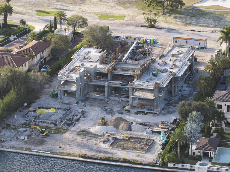 Tom Bradys Luxe Waterfront Mansion Nears Completion In Miamis Exclusive ‘billionaire Bunker 0716