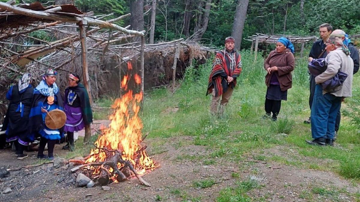 mapuches volvieron a villa mascardi para realizar una ceremonia y reclamar el territorio