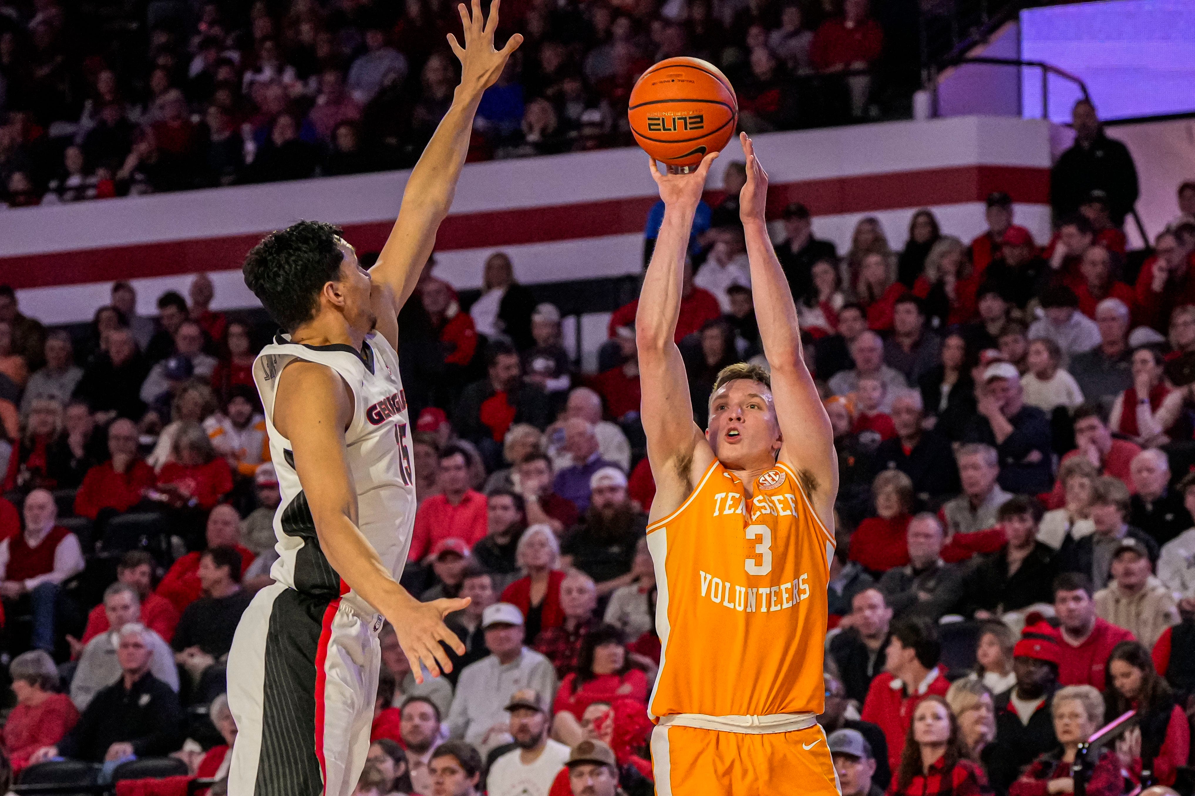 Dalton Knecht Becomes First Tennessee Player With Consecutive 35-point ...