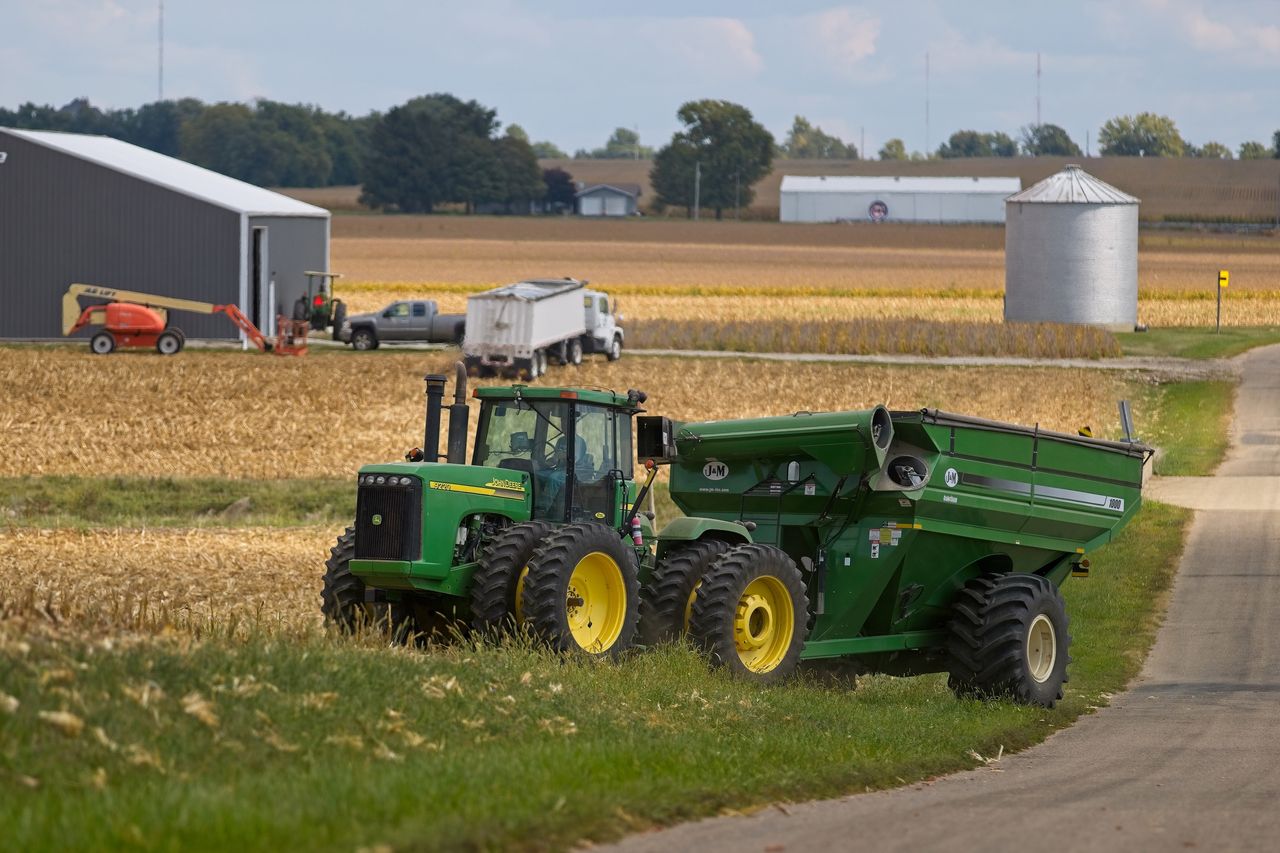 John Deere, Meet Elon Musk: SpaceX Satellites To Link Farm Giant’s ...