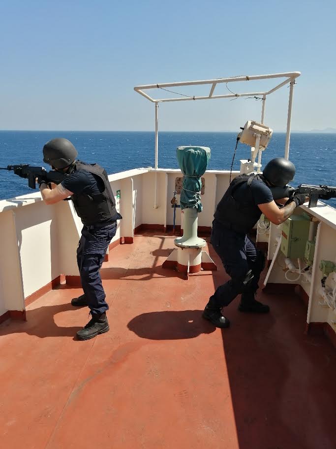 οι ελληνες φρουροί πλοίων στην ερυθρά θάλασσα