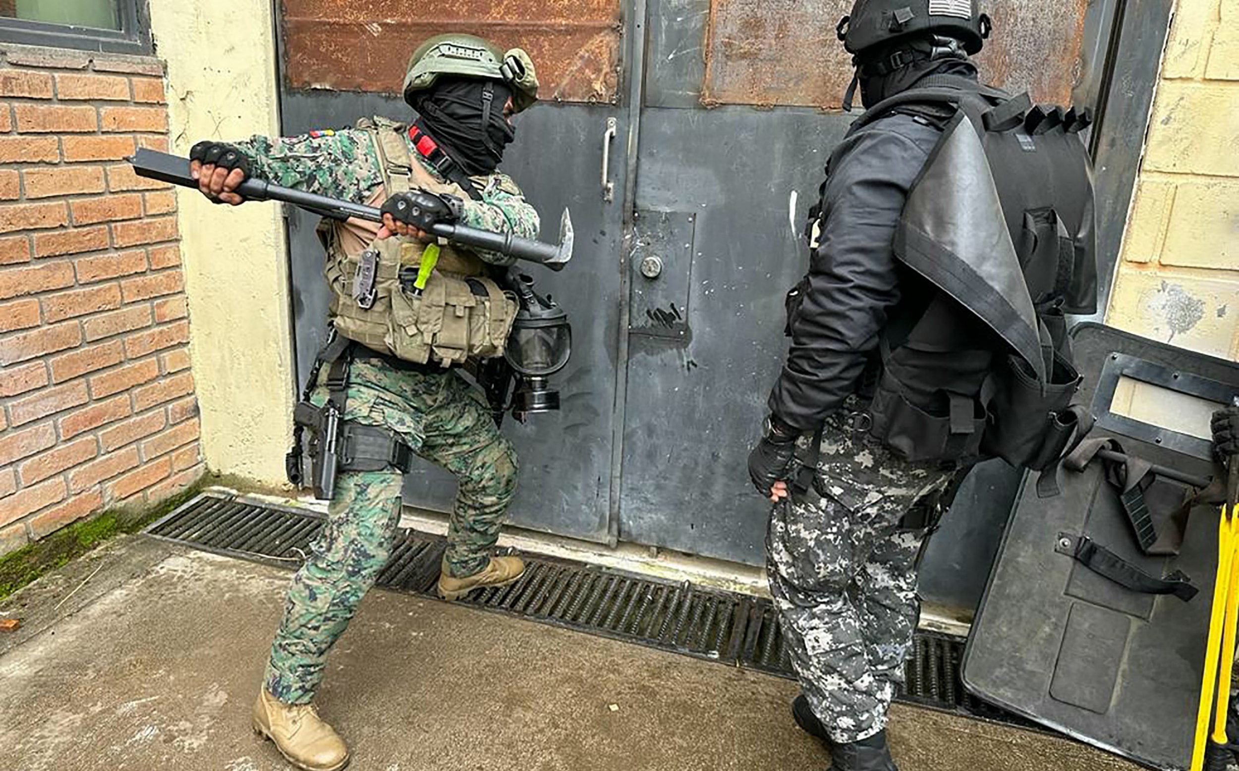 ecuador regains control of prisons after gangs abducted guards