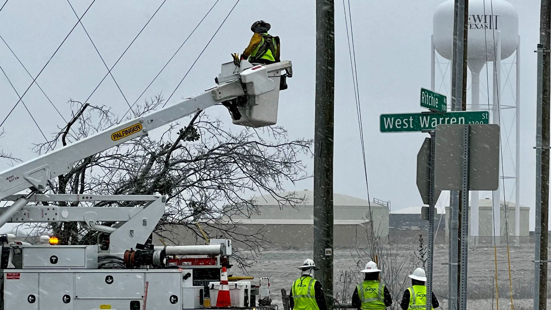 Power Outages Reported Throughout Central Texas