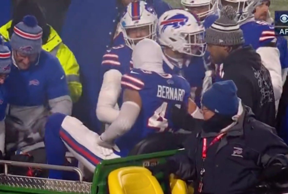 Bills LB Terrel Bernard Suffers Apparent Ankle Injury Vs. Steelers