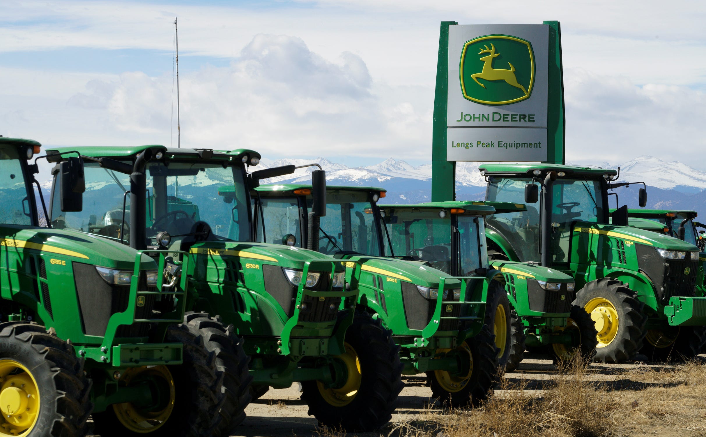 john deere and spacex's starlink team up to equip tractors with satellite internet, in a deal elon musk calls 'great for farmers'