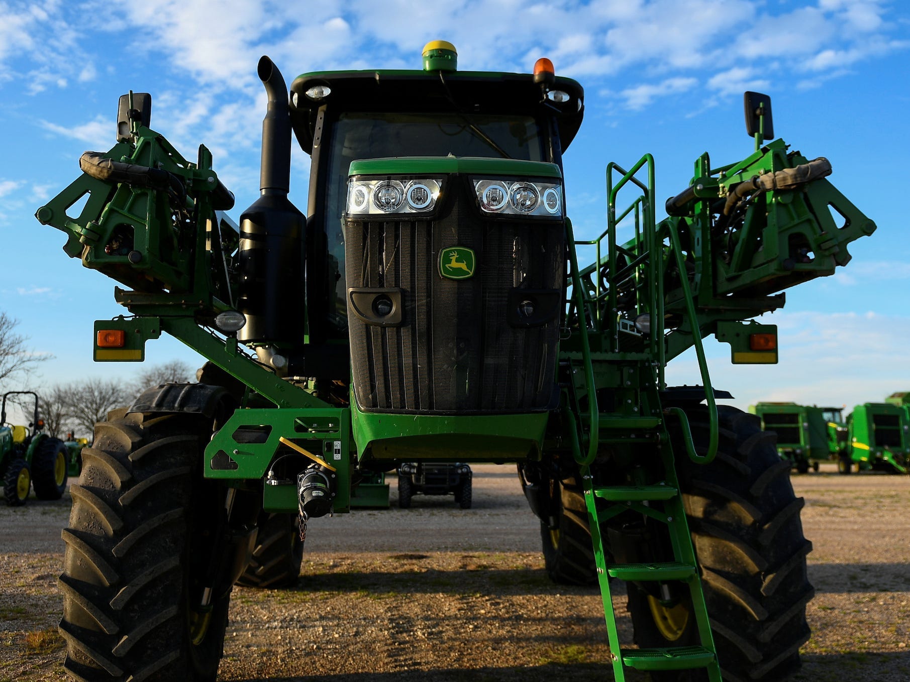 John Deere And SpaceX's Starlink Team Up To Equip Tractors With ...