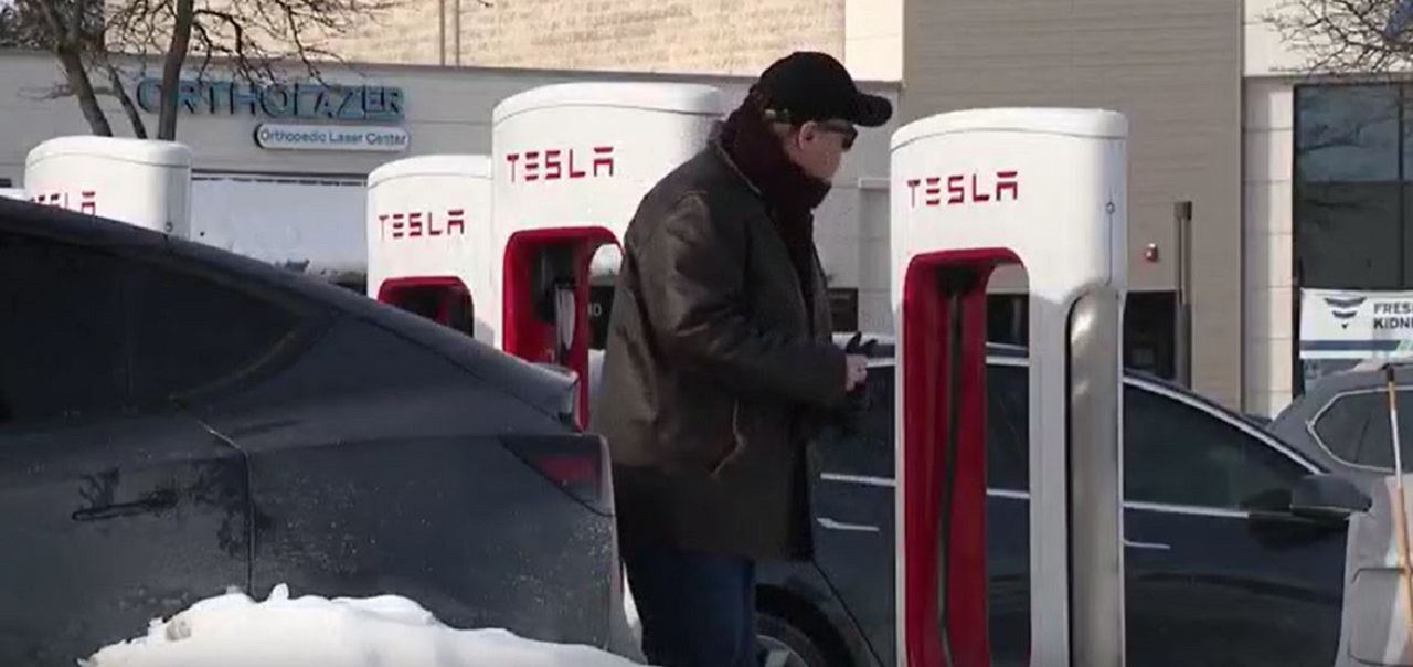 Chicago-area Tesla Charging Stations Lined With Dead Cars In Freezing ...