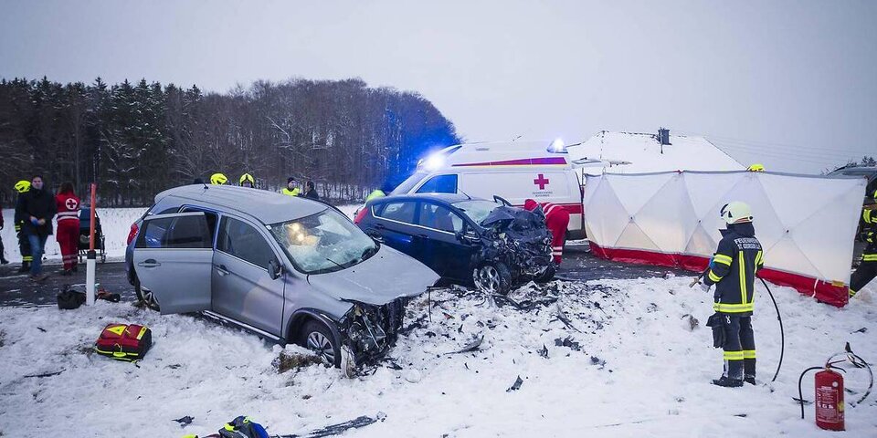 46-Jähriger Stirbt Bei Frontal-Crash In OÖ