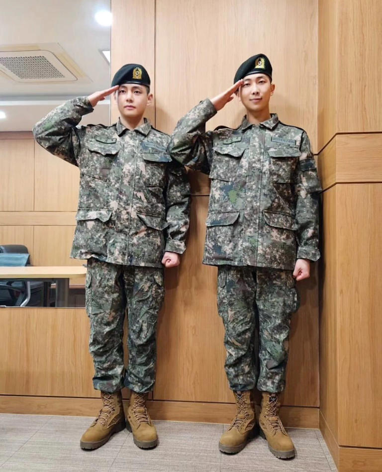 在軍隊裡也是精英！BTS防彈少年團RM＆V新兵基礎訓練結業，兩人都成爲最精銳的訓練兵！