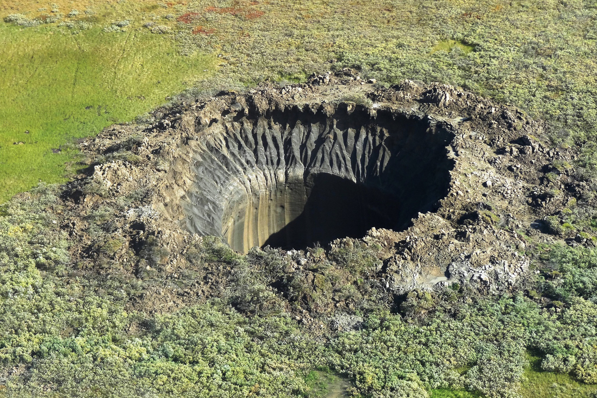 a rejtélyes szibériai krátereket a felgyülemlő forró gázok robbanása okozhatja