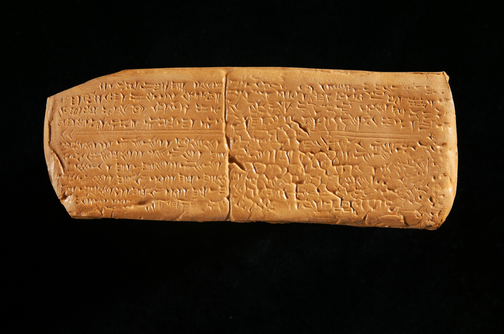 <p>"L'Hymne à Nikkal" est considéré comme le plus ancien chant du monde. Également connu sous le nom de "h.6", il fait partie d'environ 36 hymnes écrits en cunéiforme sur des tablettes d'argile découvertes dans l'ancienne cité d'Ugarit, dans le nord de la Syrie. Les Hourrites étaient un peuple qui habitait le Proche-Orient antique à l'âge du bronze. Nikkal était une déesse sémitique des fruits et de la fertilité.</p><p>Tu pourrais aussi aimer:<a href="https://www.starsinsider.com/n/343576?utm_source=msn.com&utm_medium=display&utm_campaign=referral_description&utm_content=648312fr-ca"> 30 aliments qui sont rassasiants à souhait!</a></p>