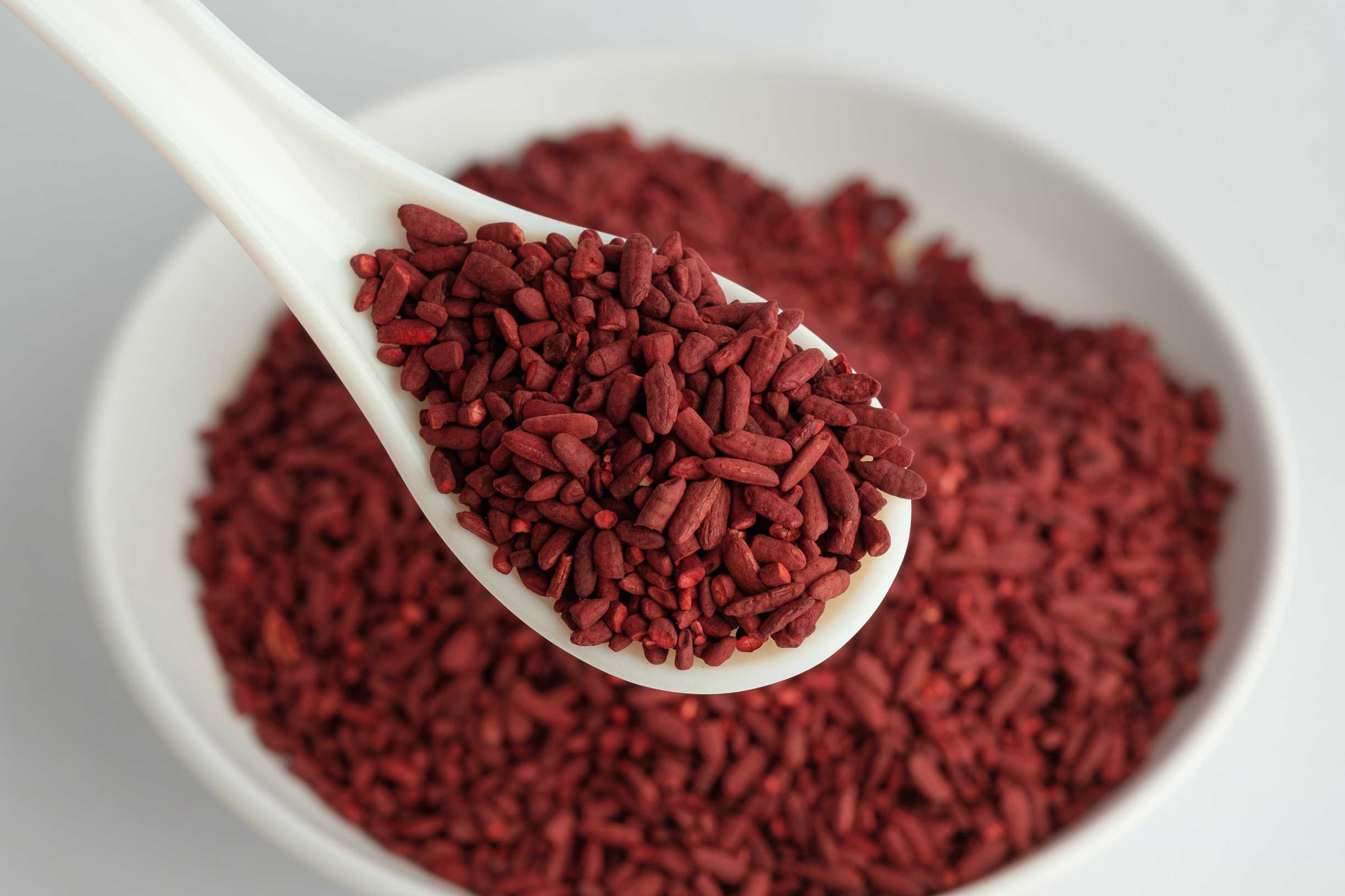 Red rice. Красный ферментированный рис. Красный дрожжевой рис. Красный рис Кодзи. Красный дрожжевой рис рис ферментированный.
