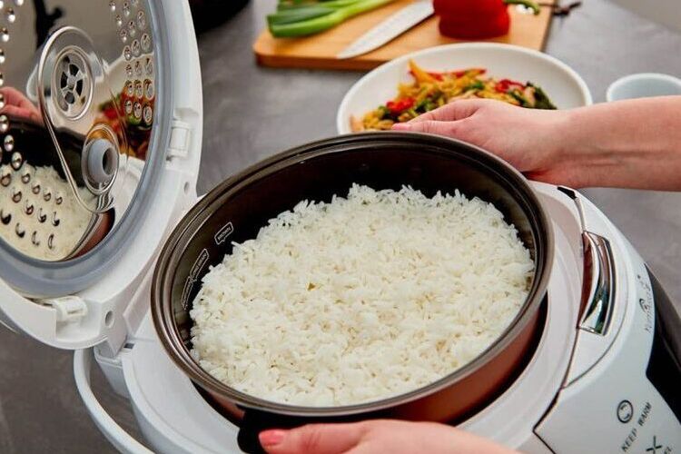 5 Cara Mengatasi Rice Cooker Bau Dan Bikin Nasi Cepat Basi, Mudah ...