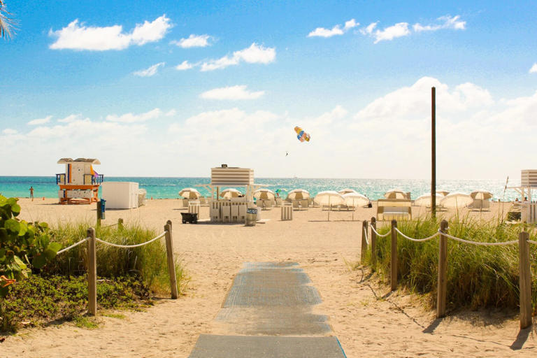 Here are some of the best family beaches in Florida. Pictured: entrance to the beach.