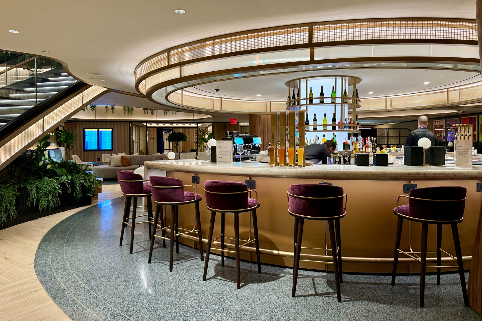 Chase Just Debuted Its LaGuardia Lounge — And It's The Nicest In The ...