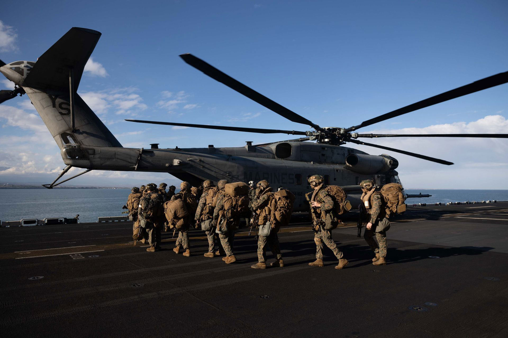 Navy Seals Intercept Irans Weapons Shipment To Yemen Two Commandos Go