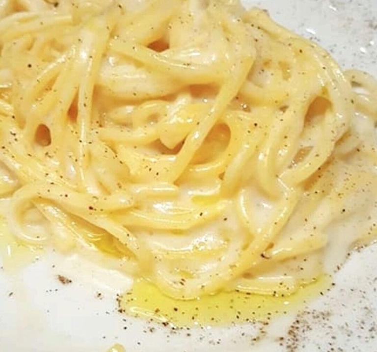 Authentic Roman Cacio E Pepe Recipe