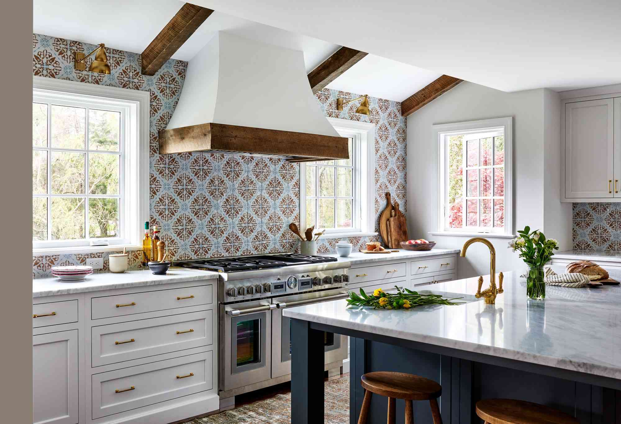 pattern kitchen backsplash with grey cabinets        
        <figure class=