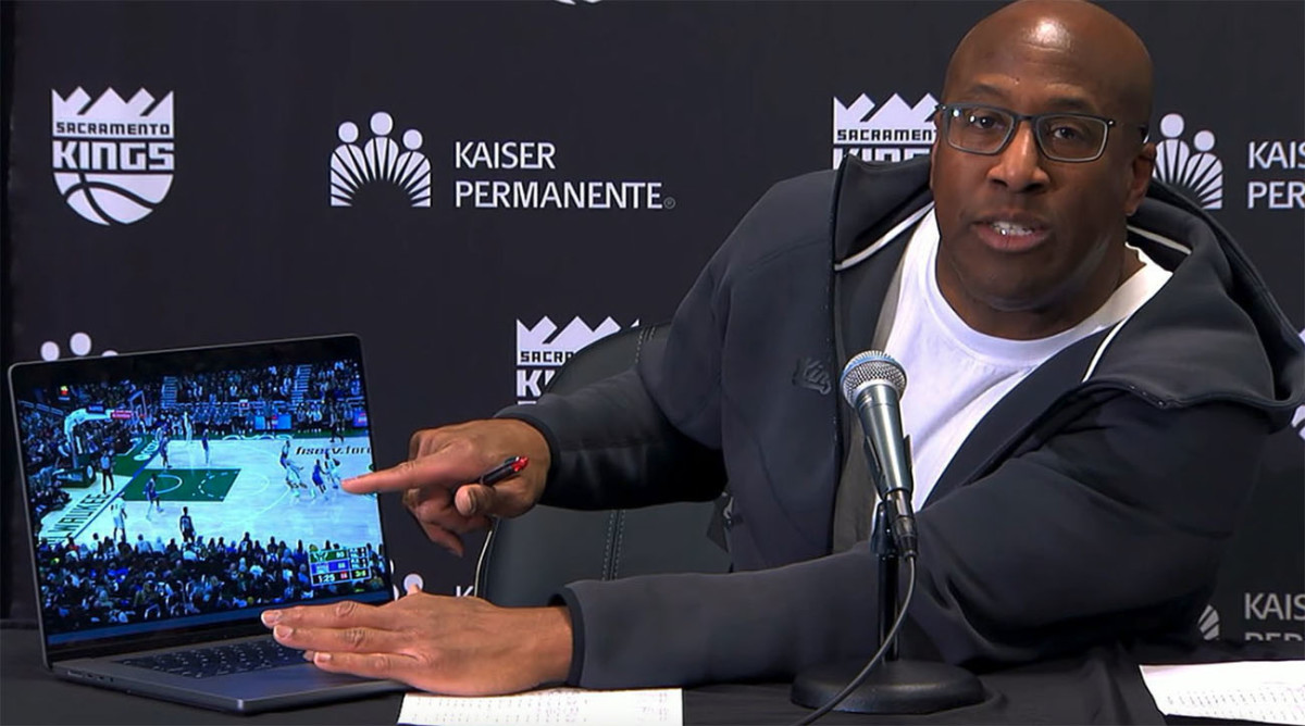 NBA Fines Kings’ Mike Brown For Using Laptop To Criticize Officiating ...