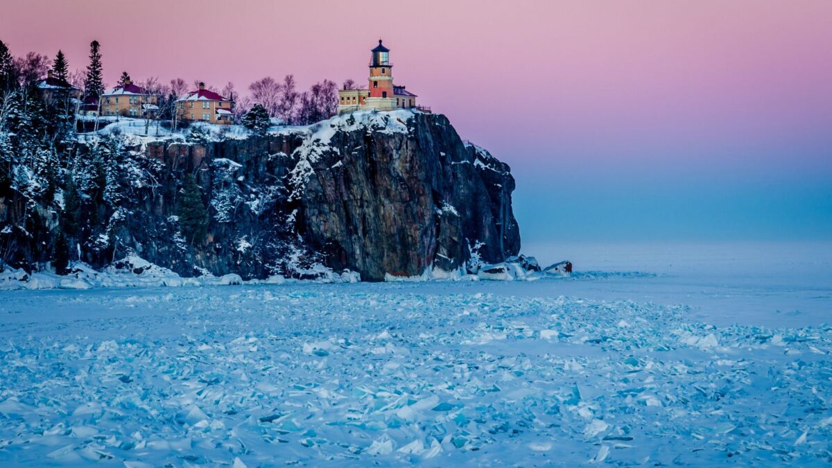 <p>Here are the best things to do on a girl’s weekend on the North Shore in Minnesota: hiking, waterfall chasing, <a href="https://www.flannelsorflipflops.com/best-lighthouses/">touring Iconic lighthouses,</a> shopping, and visiting wineries. </p>
