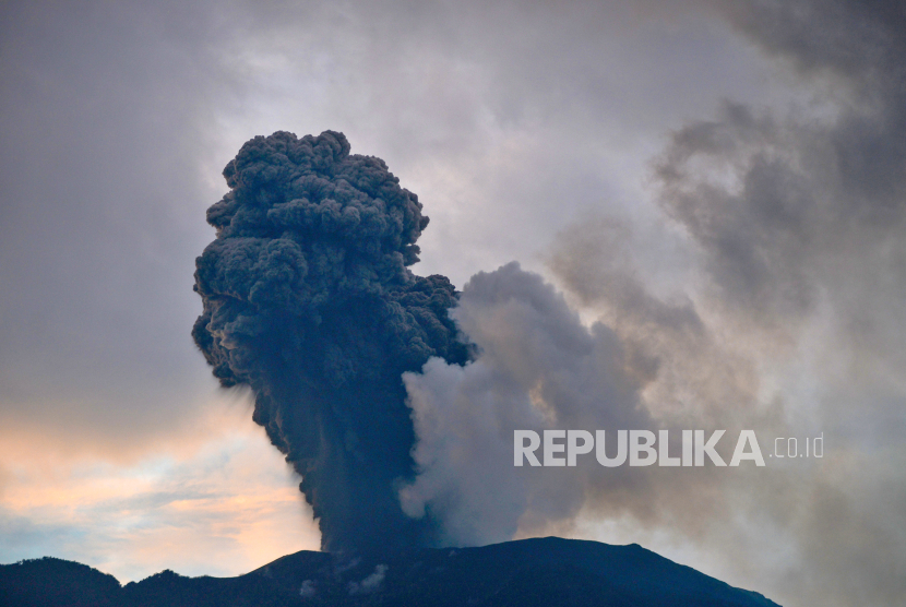 Tiga Kali Erupsi, Gunung Ruang Sitaro Berstatus Siaga