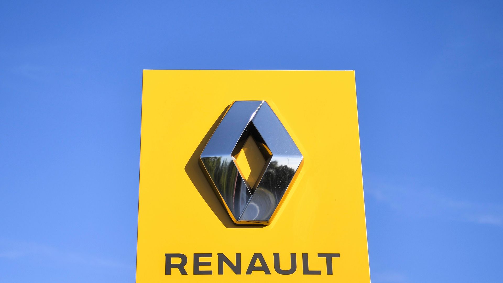 renault: autohersteller verkauft wieder deutlich mehr autos