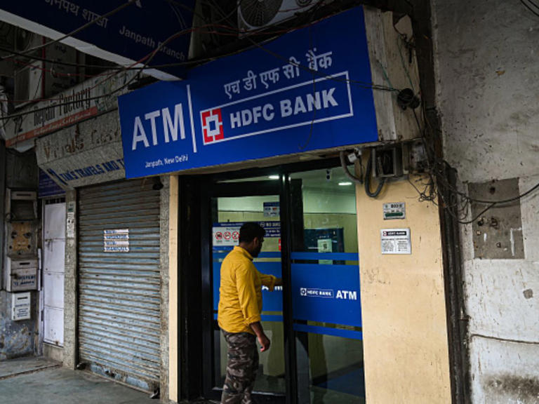 Hdfc Bank Shares Slip 7 Per Cent After Q3 Results Mcap Erodes By Rs 72736 Crore 0869