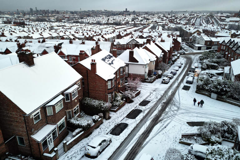 Uk Weather Big Freeze Continues As Temperatures Drop To 13c Overnight