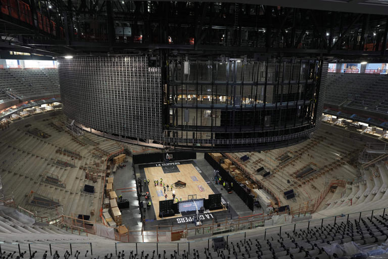 Clippers will have rules for fans sitting in exclusive area of new arena