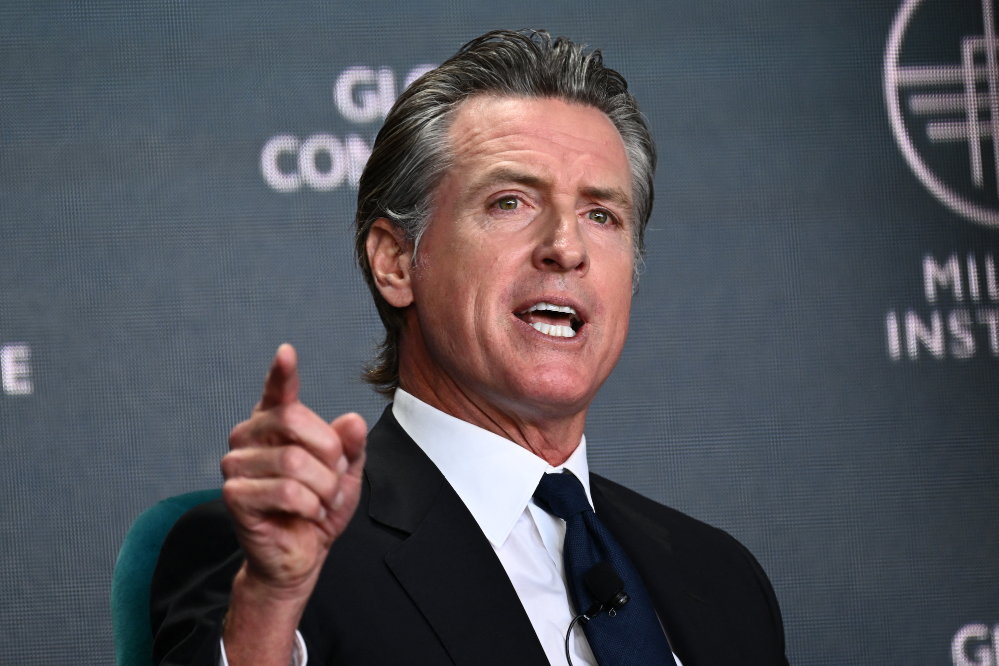 gov. newsom warns democrats should be ‘worried’ about third party candidates
