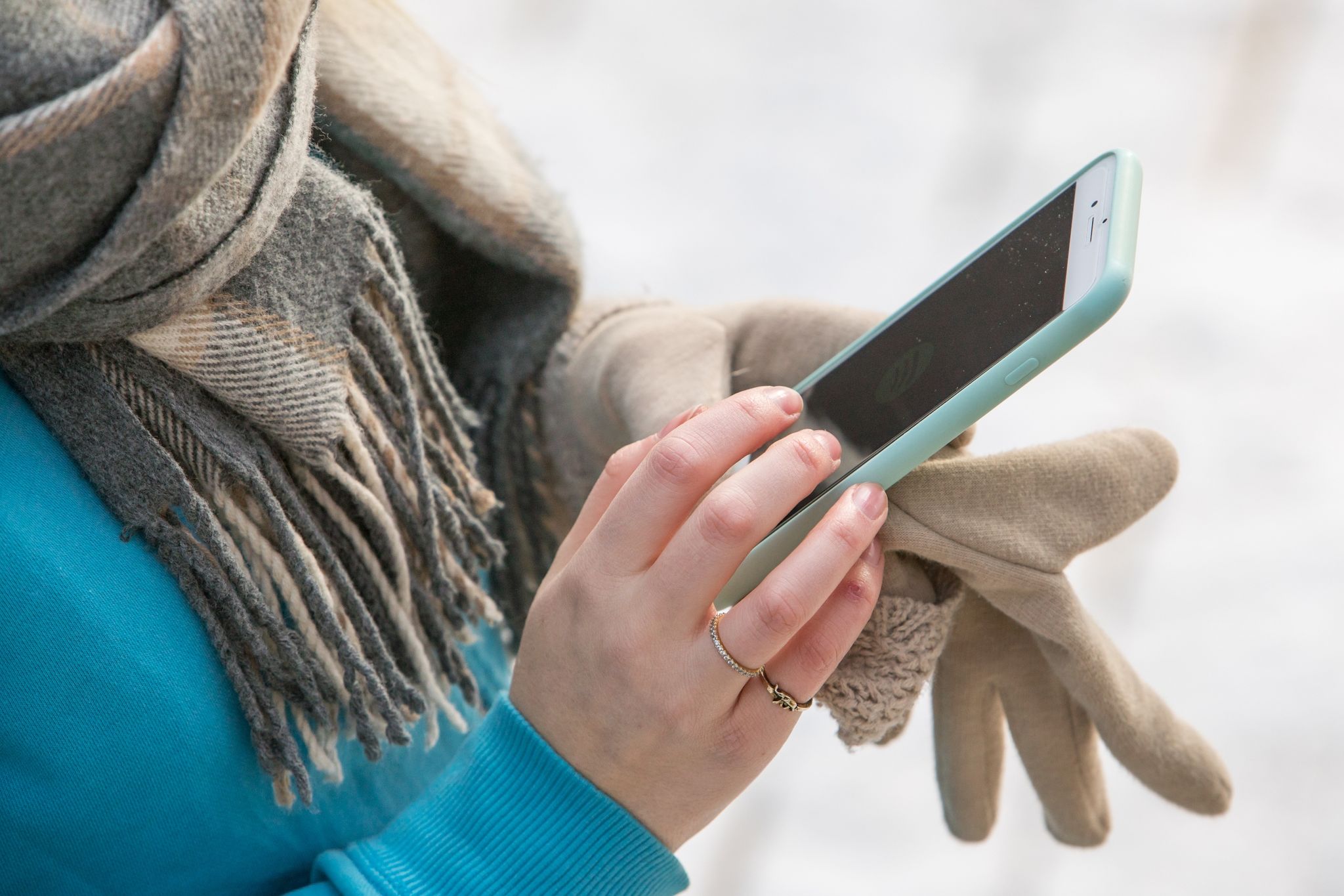 wie man das smartphone richtig vor kälte schützt