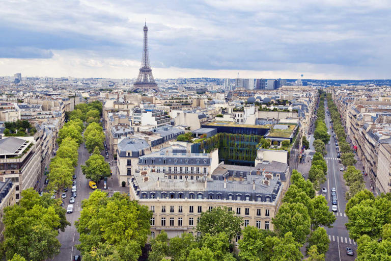 Whether you are traveling with your partner or other couples, Paris is a city that knows how to be romantic. These are the best things for couples to do in Paris from parks to museums, and everything in between!