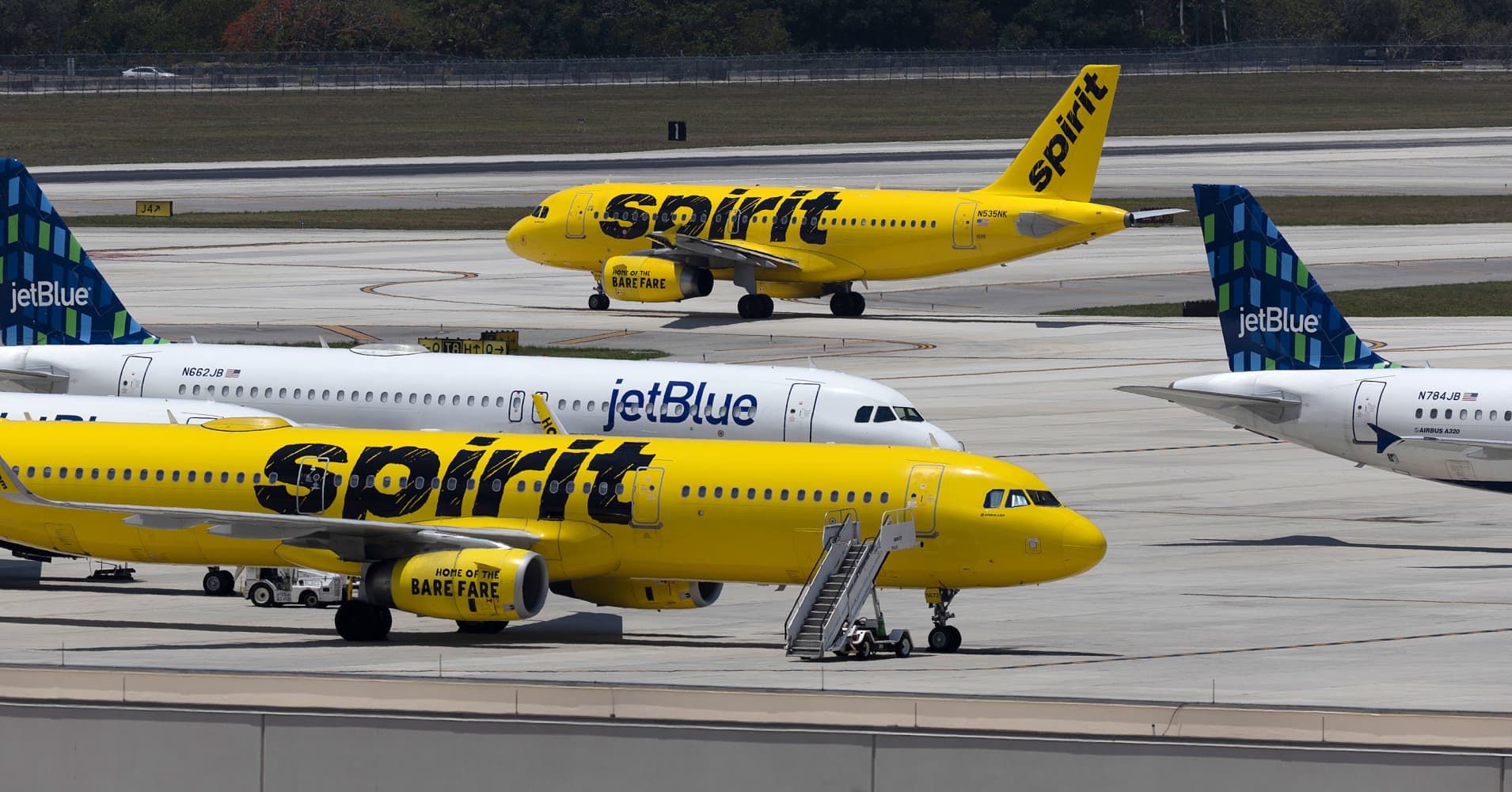 Spirit Airlines Shares Sink 20% In Second Day Of Losses After Judge ...