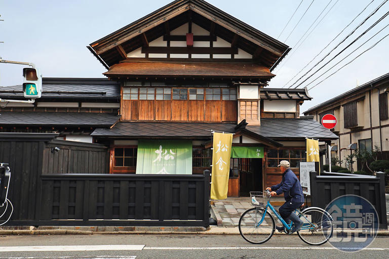 位於江戶時代交通要道的「舊松倉家住宅」，外表的「切妻屋根」只是裝飾，其實是2層樓的宅邸。