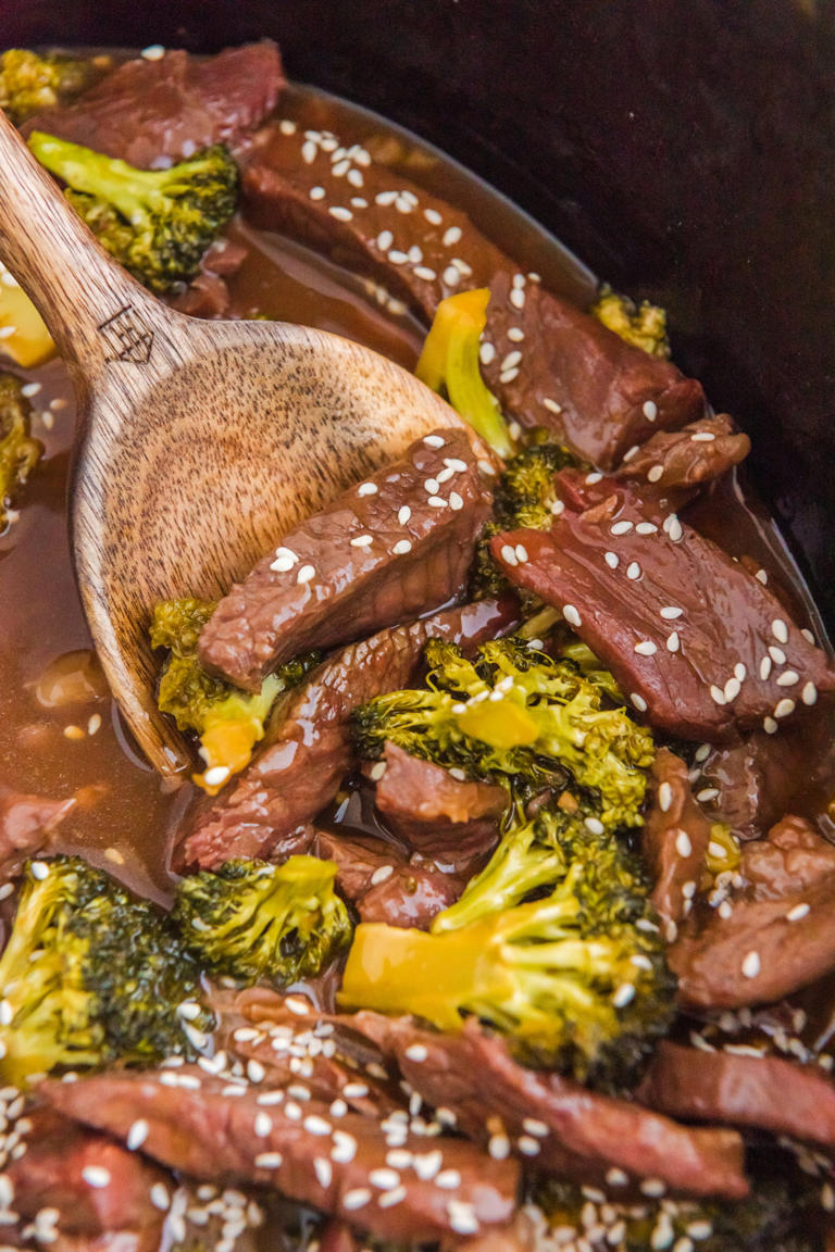 Slow Cooker Beef and Broccoli (Easy and Delicious)
