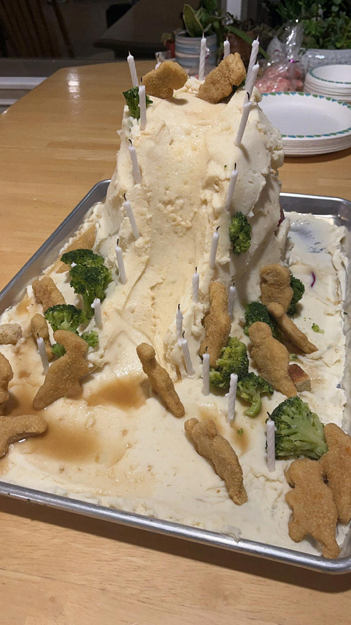 Missouri Mom Goes Tiktok Viral For Making ‘jurassic Park Food Volcano With Mashed Potatoes And