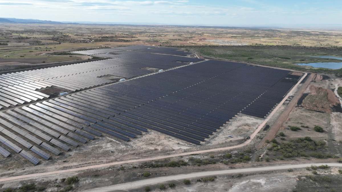 los empresarios de energía fotovoltaica piden la retirada del impuesto a las renovables en aragón