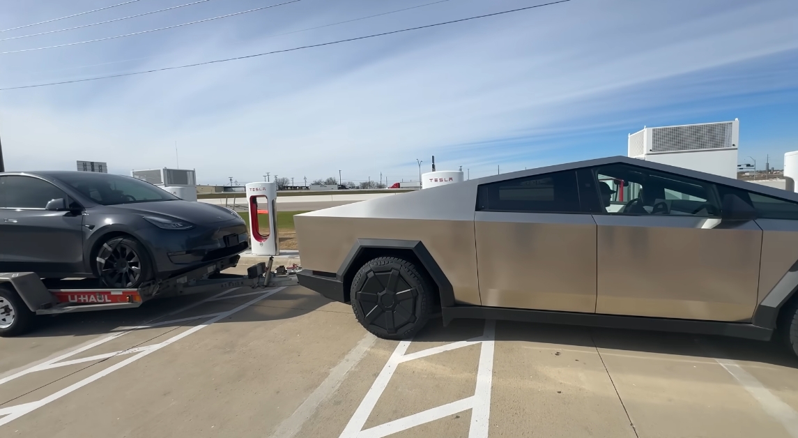 Cybertruck Tows A Model Y On A U-Haul Trailer, Gets About 257km Range