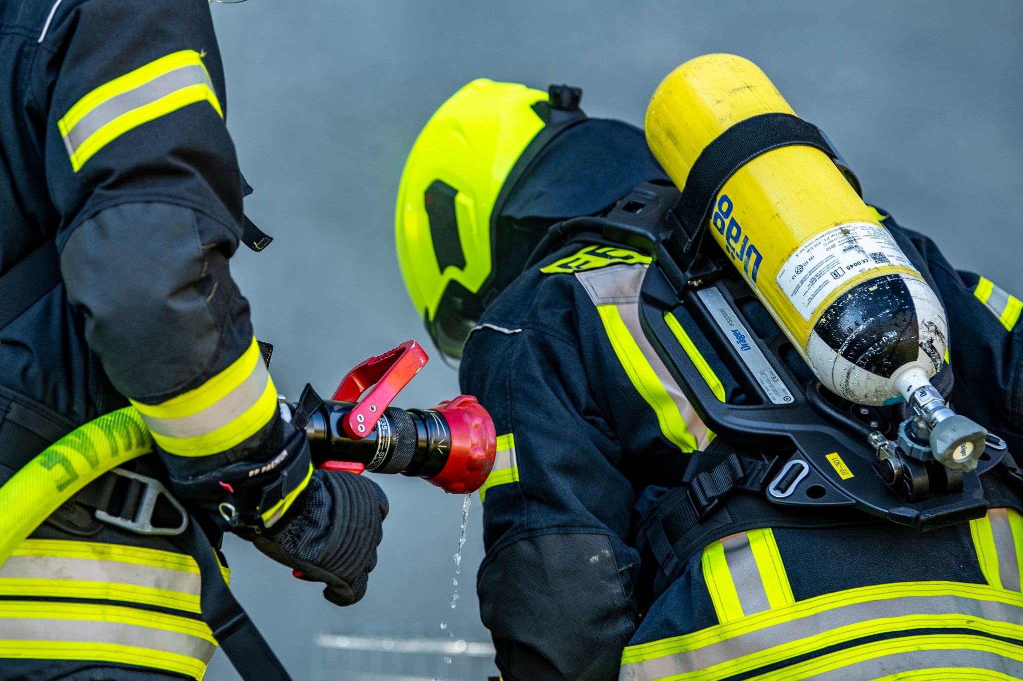 Feuerwehr Rettet Zehn Menschen Aus Brennendem Haus