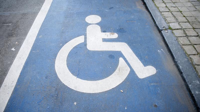 un changement majeur pour les cartes d’invalidité et le stationnement des personnes en situation de handicap
