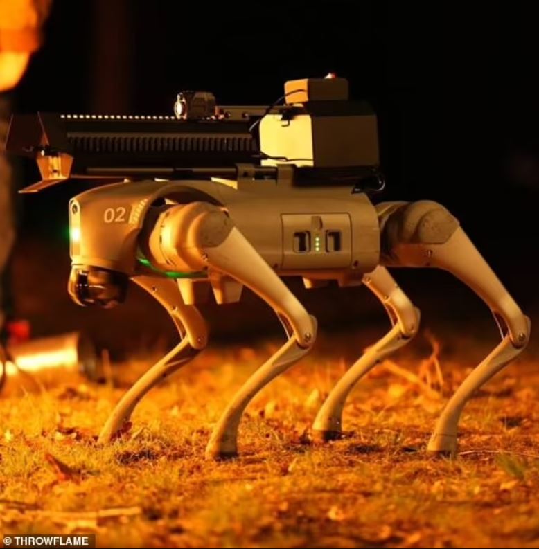 γνωρίστε τον thermonator: ο πρώτος σκύλος-ρομπότ με φλογοβόλο στην πλάτη – βίντεο