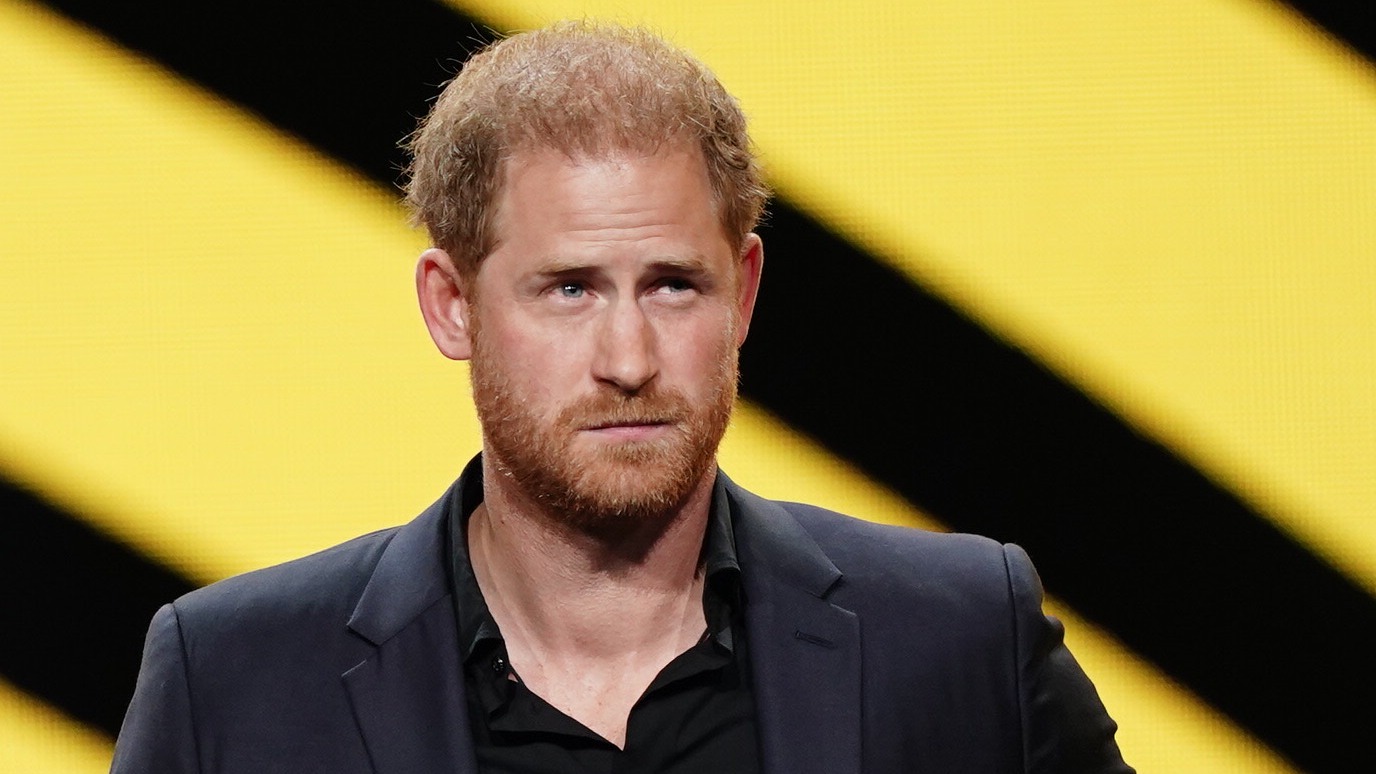 Royal Family Deletes Prince Harry's Statement On Meghan's Media ...