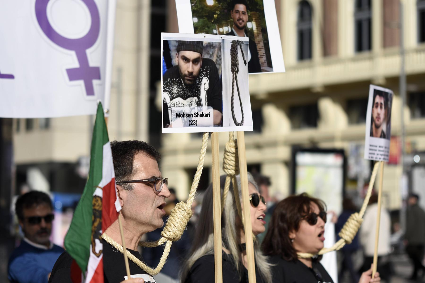 das iranische regime will den kritischen rapper salehi tot sehen