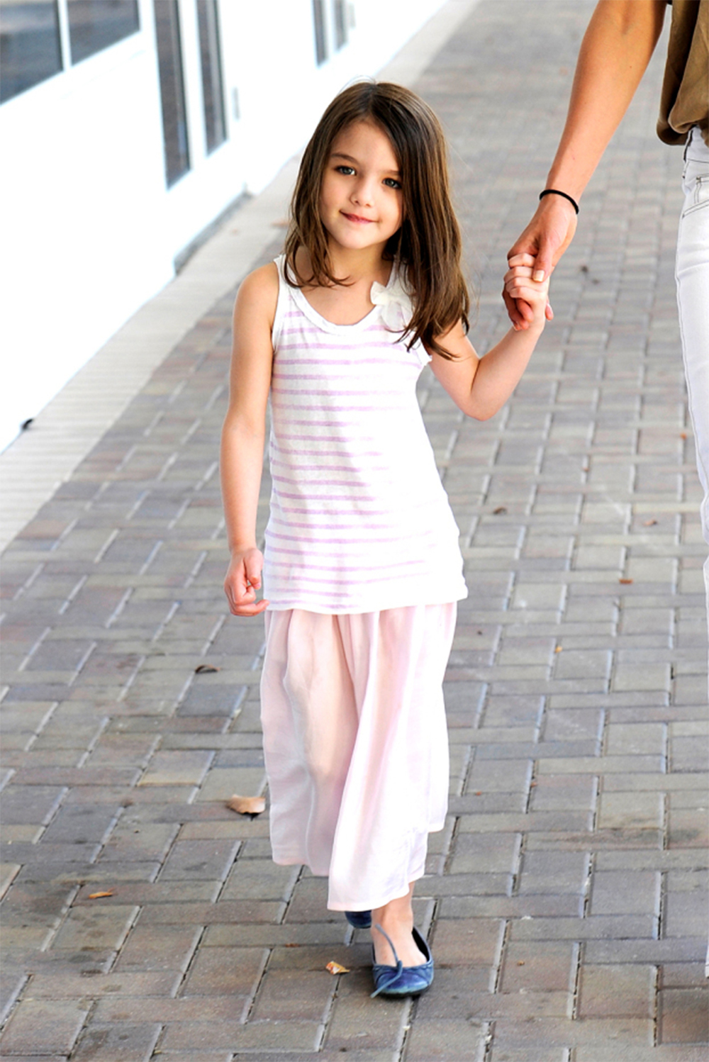<p>Katie Holmes and Suri Cruise are seen getting Haagen Dazs ice cream in Miami Beach, Florida. Katie and Suri were in Miami while Tom is filming ‘Rock of Ages.’</p>