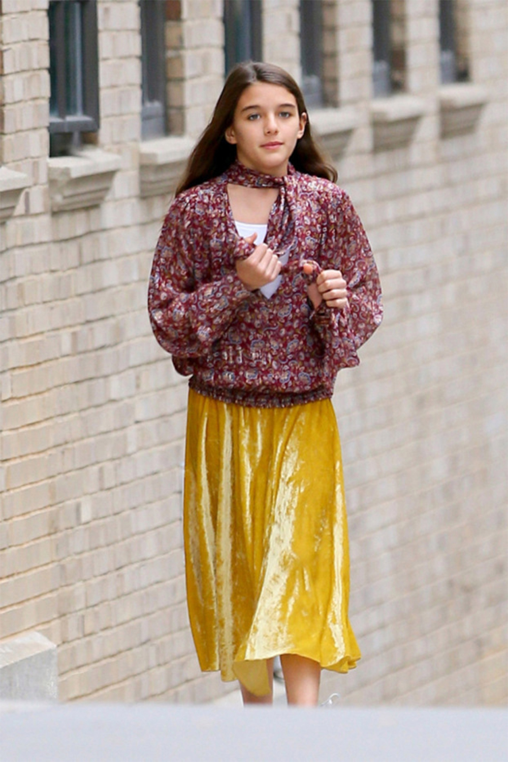 <p>Suri Cruise goes for a walk in NYC! She looked super fashionable and so grown up! </p>