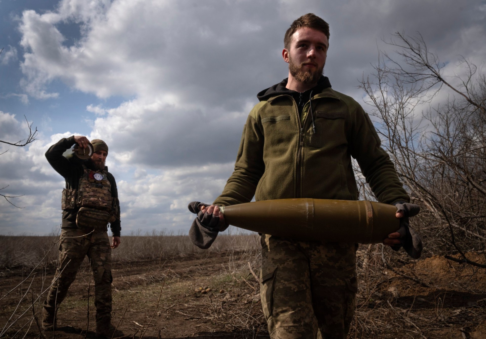 ukraine begins using long-range missiles secretly supplied by the us